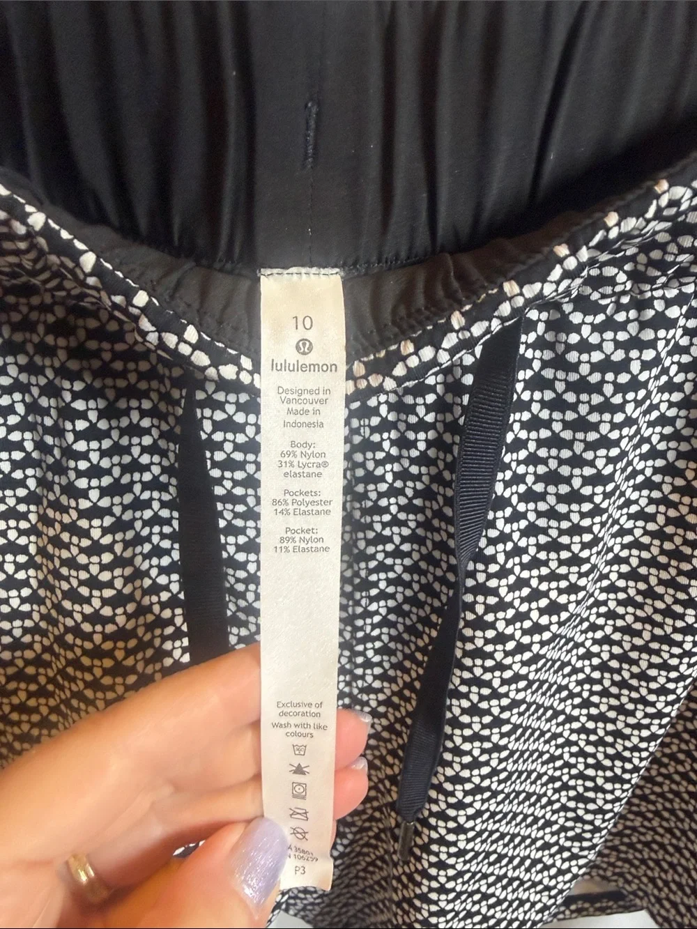 lululemon athletica Black and White Micro-Pattern Drawstring Shorts 3”